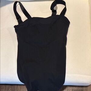 Lululemon black built in bra top with think straps form fitting EUC size 4